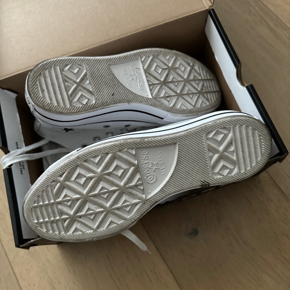 CONVERSE CHUCK TAYLOR ALL STAR PLATFORM LEATHER HIGH-TOP SNEAKERS - Picture 5 of 7